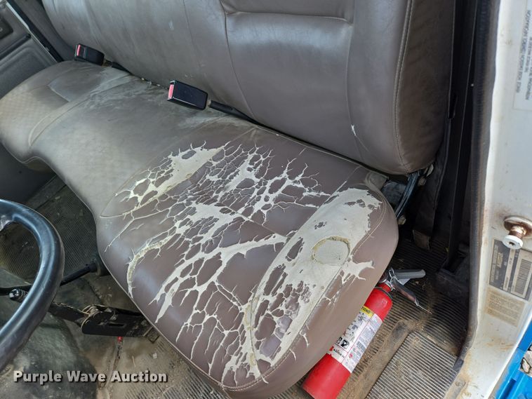 image for item DP6196 2002 International 4700 flatbed truck