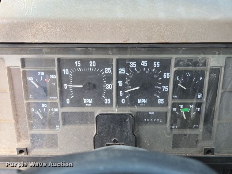 image for item DP6196 2002 International 4700 flatbed truck