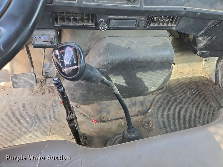 image for item DP6196 2002 International 4700 flatbed truck