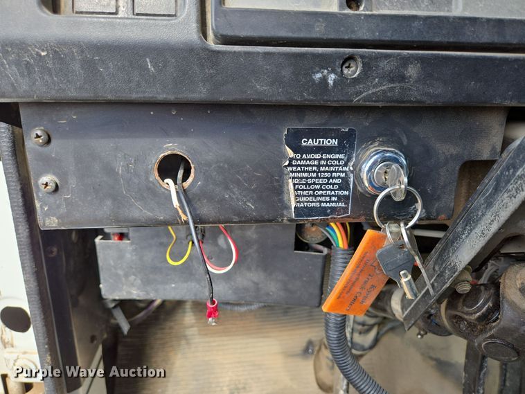 image for item DP6196 2002 International 4700 flatbed truck