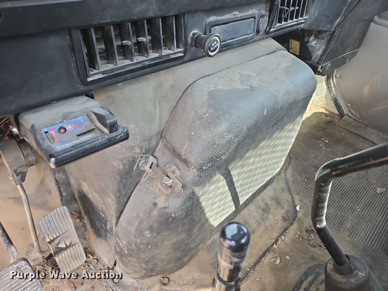 image for item DP6196 2002 International 4700 flatbed truck