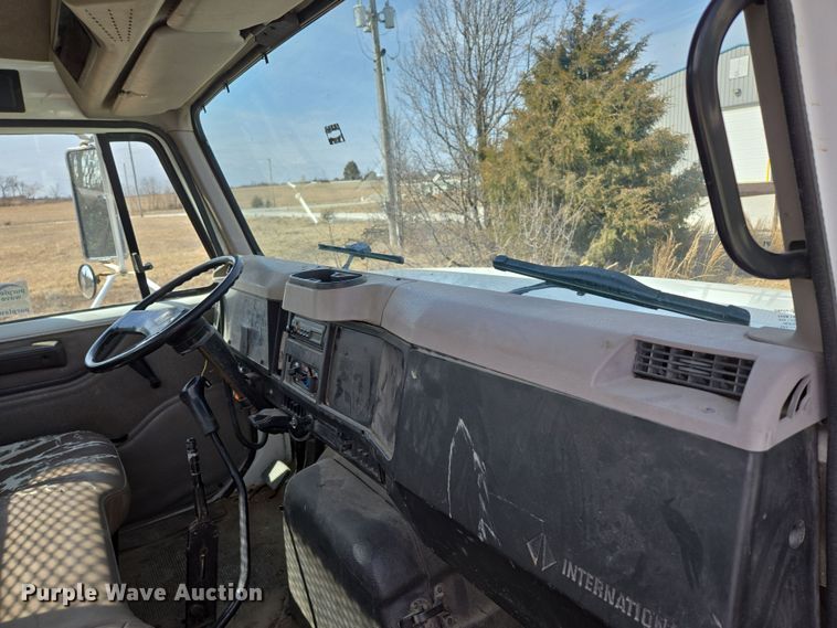 image for item DP6196 2002 International 4700 flatbed truck