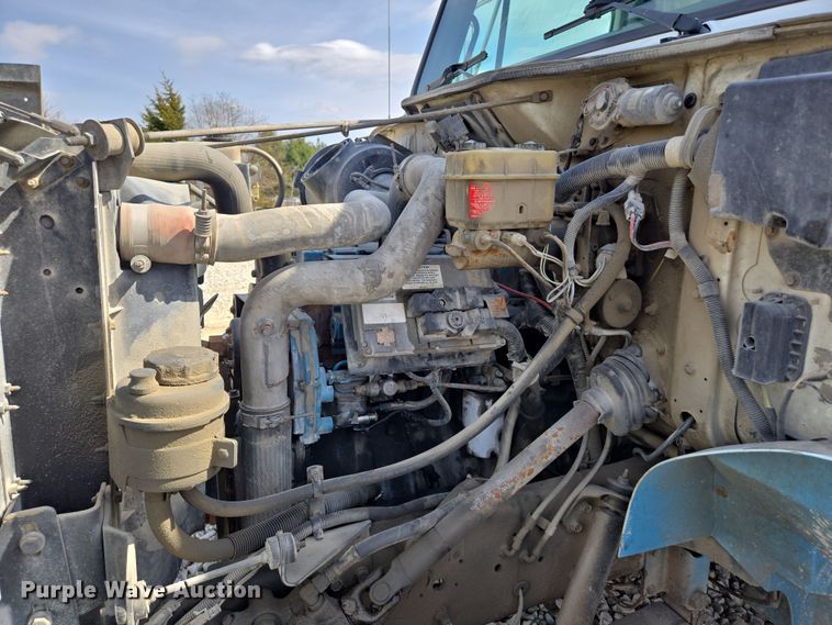 image for item DP6196 2002 International 4700 flatbed truck