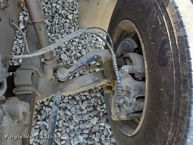 image for item DP6196 2002 International 4700 flatbed truck