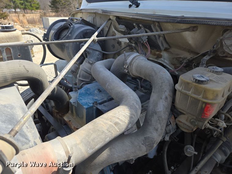 image for item DP6196 2002 International 4700 flatbed truck