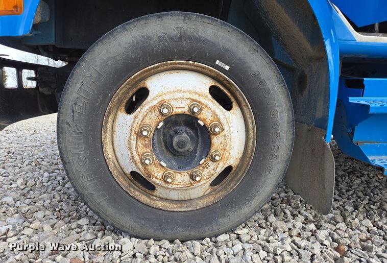 image for item DP6196 2002 International 4700 flatbed truck