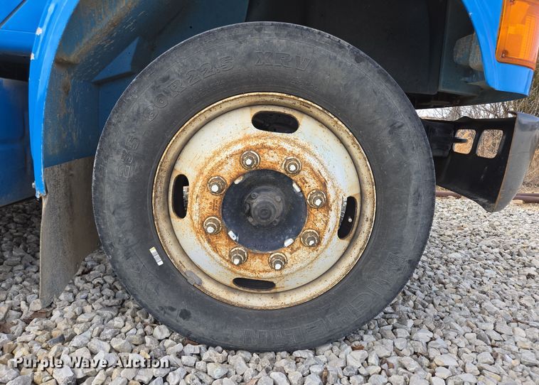 image for item DP6196 2002 International 4700 flatbed truck