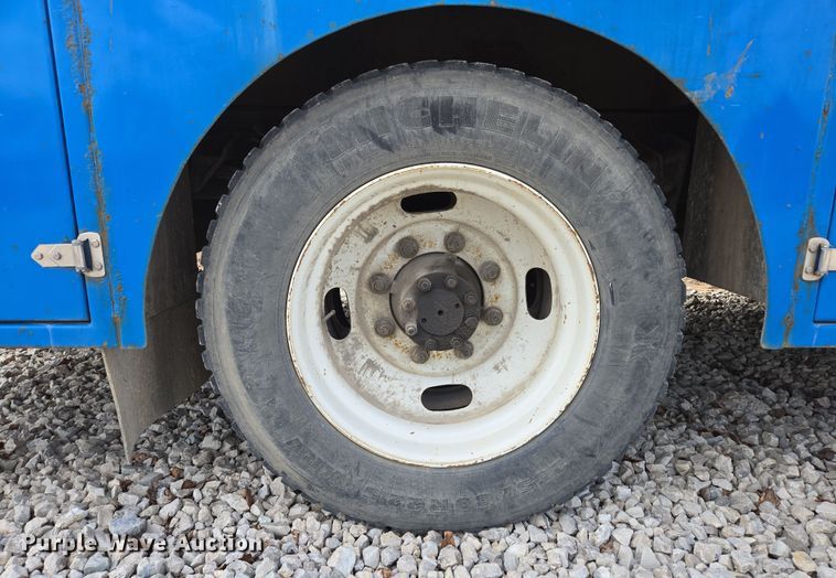 image for item DP6196 2002 International 4700 flatbed truck