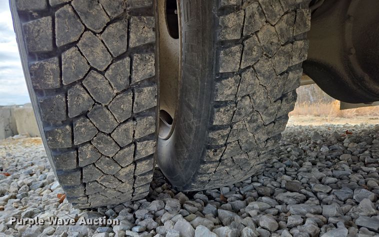 image for item DP6196 2002 International 4700 flatbed truck