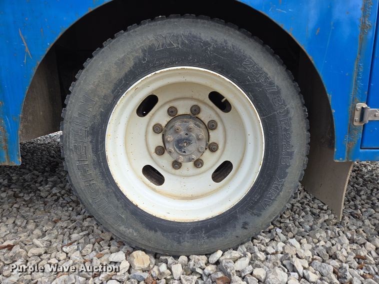 image for item DP6196 2002 International 4700 flatbed truck