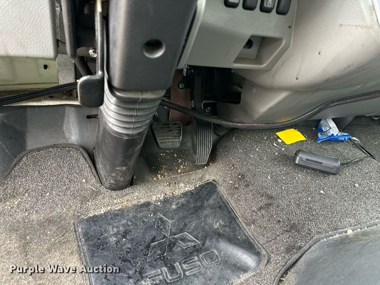 image for item DQ6602 2019 Mitsubishi Fuso Canter box truck