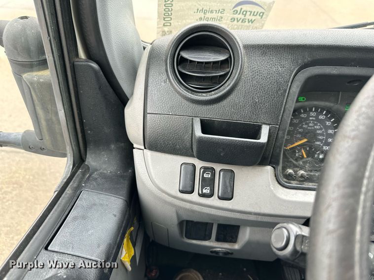 image for item DQ6602 2019 Mitsubishi Fuso Canter box truck