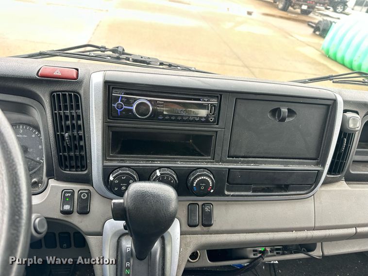 image for item DQ6602 2019 Mitsubishi Fuso Canter box truck