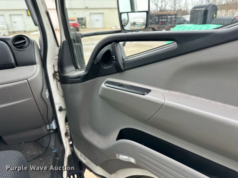 image for item DQ6602 2019 Mitsubishi Fuso Canter box truck