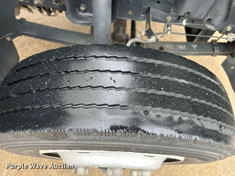 image for item DQ6602 2019 Mitsubishi Fuso Canter box truck