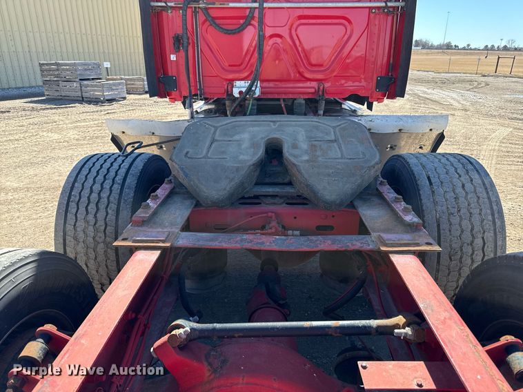 image for item DQ6652 2012 Freightliner Cascadia 113 semi truck