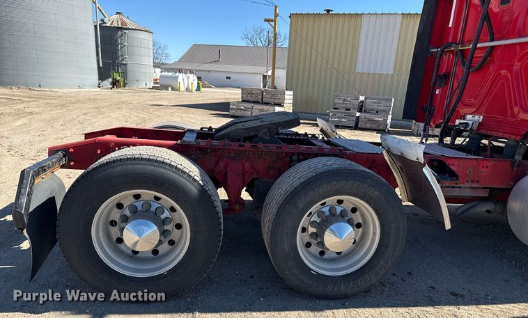 image for item DQ6652 2012 Freightliner Cascadia 113 semi truck