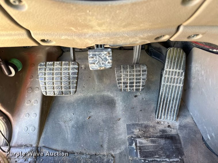 image for item DQ6652 2012 Freightliner Cascadia 113 semi truck