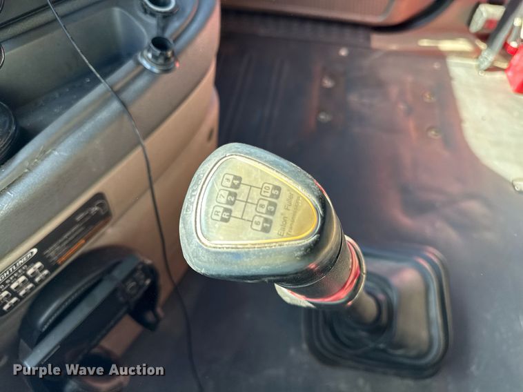 image for item DQ6652 2012 Freightliner Cascadia 113 semi truck