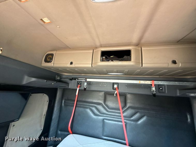 image for item DQ6652 2012 Freightliner Cascadia 113 semi truck