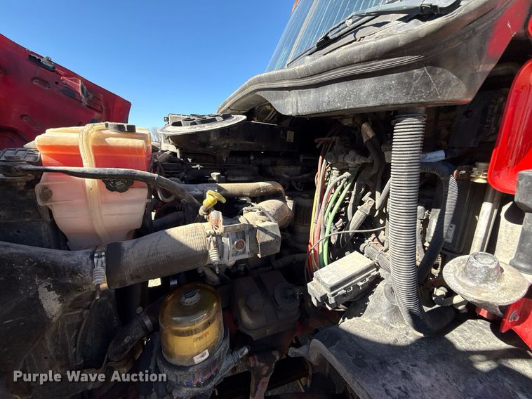 image for item DQ6652 2012 Freightliner Cascadia 113 semi truck