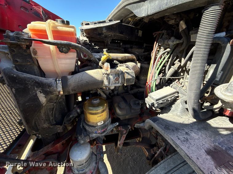 image for item DQ6652 2012 Freightliner Cascadia 113 semi truck