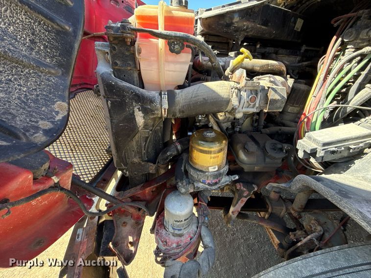 image for item DQ6652 2012 Freightliner Cascadia 113 semi truck