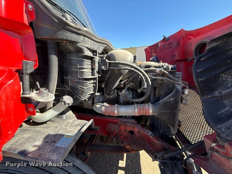 image for item DQ6652 2012 Freightliner Cascadia 113 semi truck