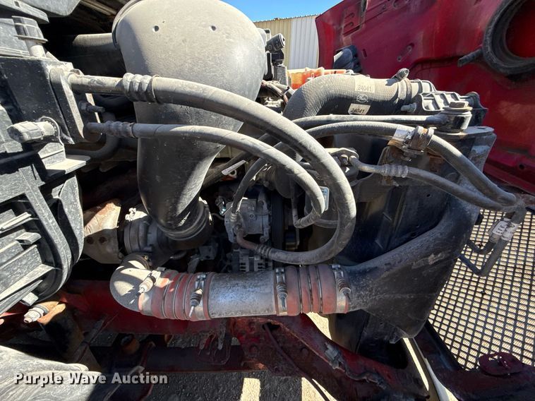 image for item DQ6652 2012 Freightliner Cascadia 113 semi truck