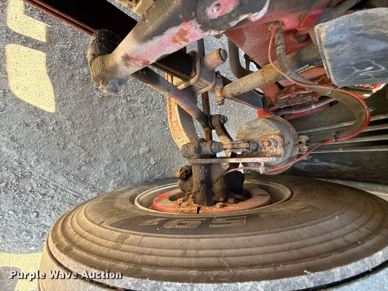 image for item DQ6652 2012 Freightliner Cascadia 113 semi truck