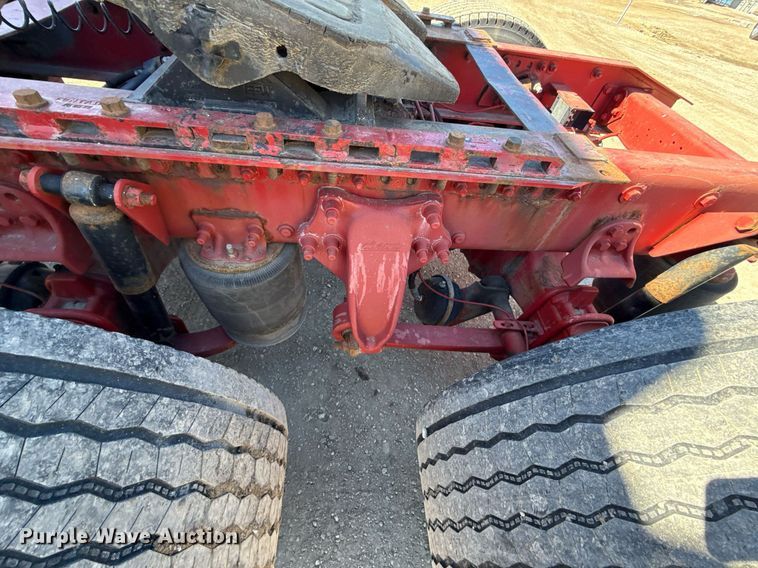 image for item DQ6652 2012 Freightliner Cascadia 113 semi truck