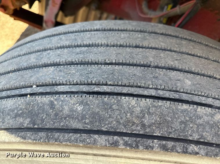 image for item DQ6652 2012 Freightliner Cascadia 113 semi truck