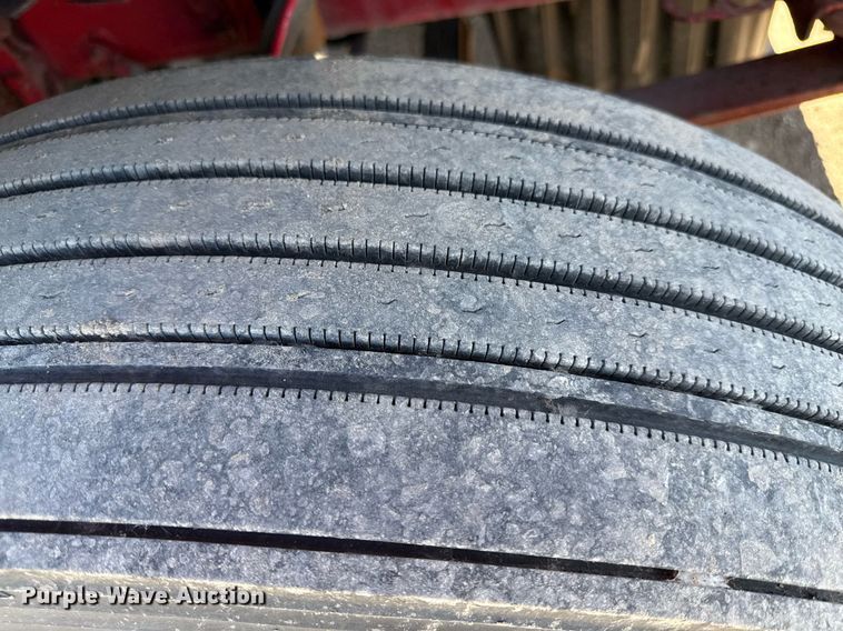 image for item DQ6652 2012 Freightliner Cascadia 113 semi truck