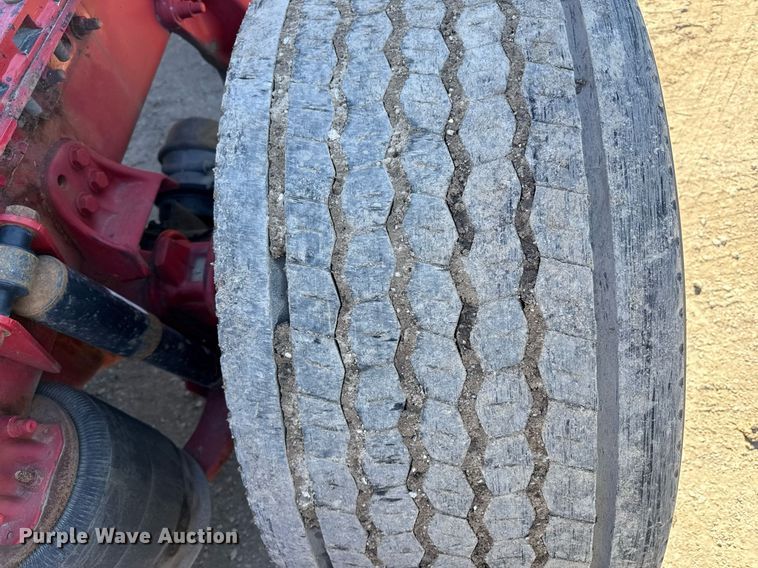 image for item DQ6652 2012 Freightliner Cascadia 113 semi truck