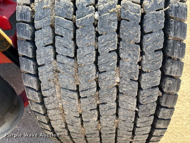 image for item DQ6652 2012 Freightliner Cascadia 113 semi truck