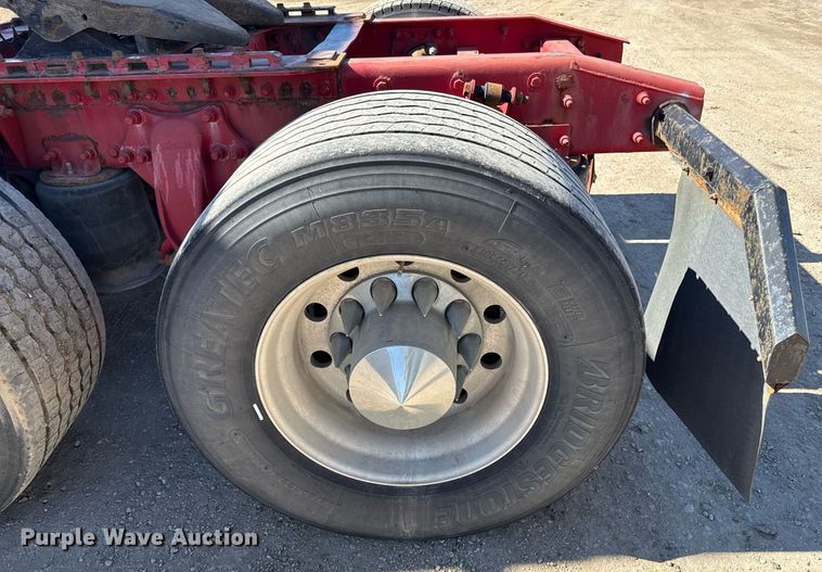 image for item DQ6652 2012 Freightliner Cascadia 113 semi truck