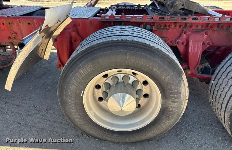 image for item DQ6652 2012 Freightliner Cascadia 113 semi truck