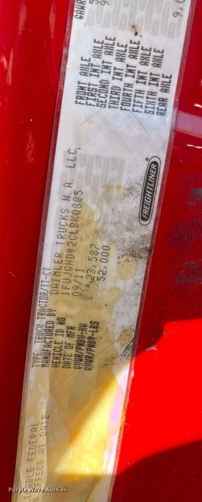 image for item DQ6652 2012 Freightliner Cascadia 113 semi truck