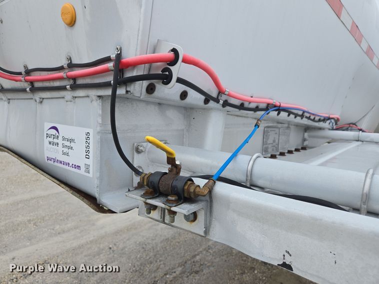 image for item DS5255 1999 Polar tank trailer