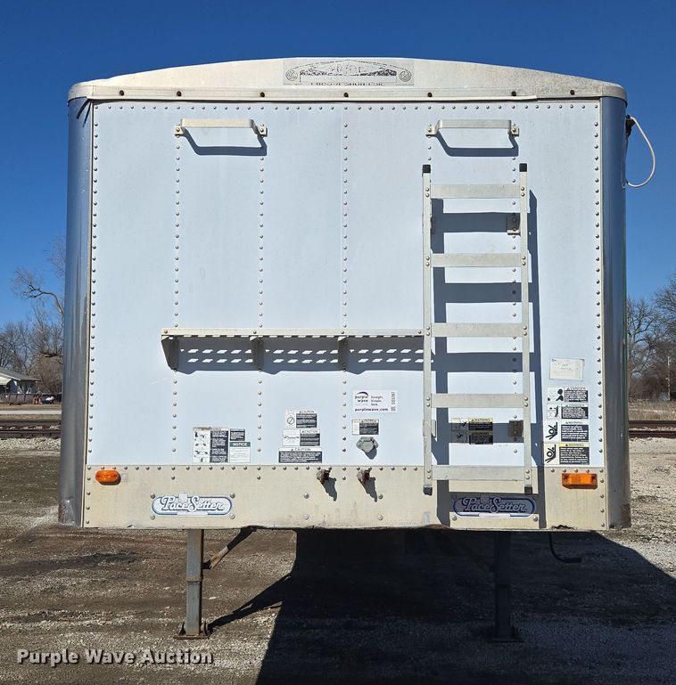 image for item DS5287 1999 Wilson Pacesetter grain trailer