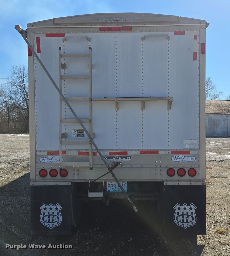 image for item DS5287 1999 Wilson Pacesetter grain trailer