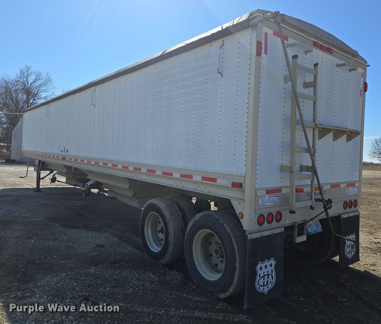 image for item DS5287 1999 Wilson Pacesetter grain trailer