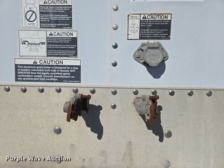 image for item DS5287 1999 Wilson Pacesetter grain trailer