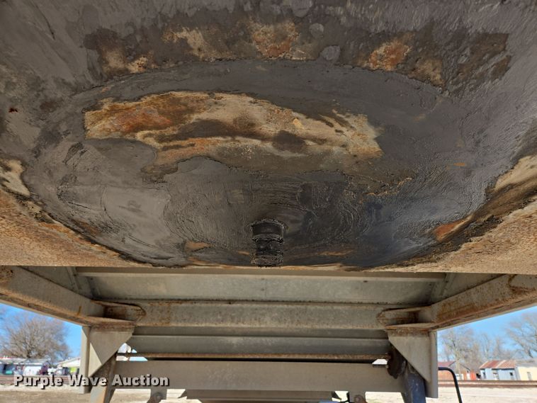 image for item DS5287 1999 Wilson Pacesetter grain trailer