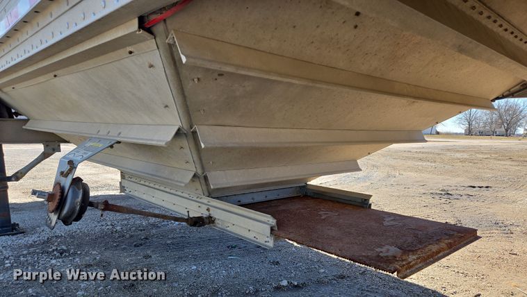 image for item DS5287 1999 Wilson Pacesetter grain trailer