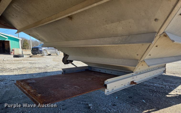 image for item DS5287 1999 Wilson Pacesetter grain trailer