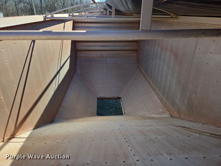 image for item DS5287 1999 Wilson Pacesetter grain trailer