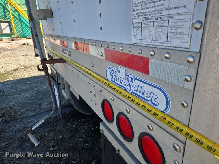 image for item DS5287 1999 Wilson Pacesetter grain trailer