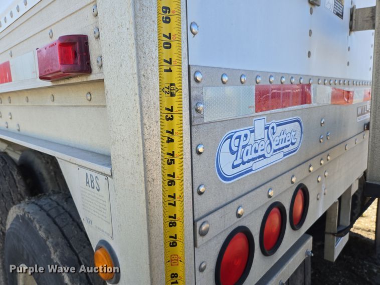 image for item DS5287 1999 Wilson Pacesetter grain trailer