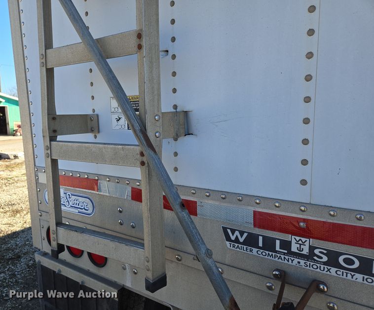 image for item DS5287 1999 Wilson Pacesetter grain trailer